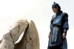 Kim Yushin has it in himself to cleave a rock by striking it thousands of times with wooden swords = the result of a straightforward warrior's weird form of meditation